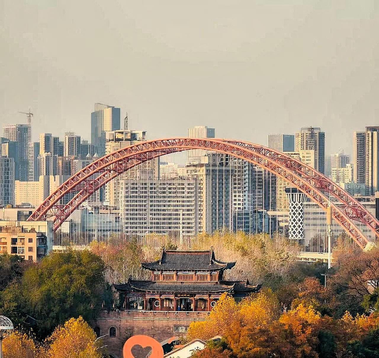 刷到个消息，手都抖了。
又是武汉。
武科大，在搞艾滋病的治疗药物，已经干到三期临