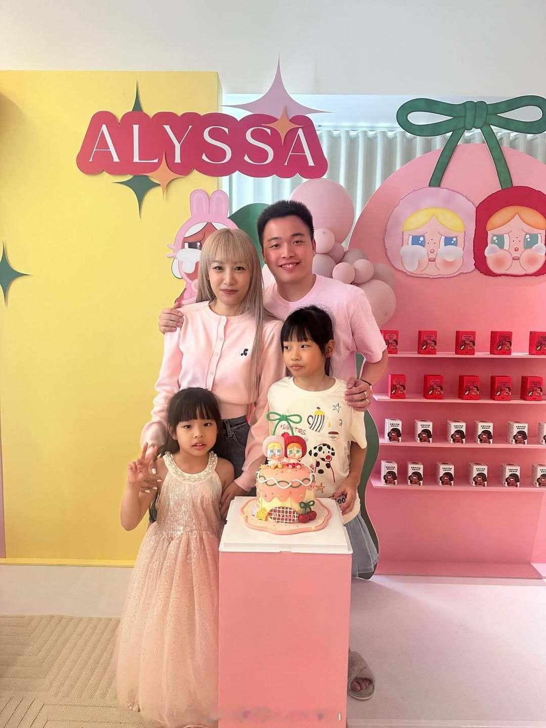 谢定峰给小女儿庆生🎂羽毛球热点现场 ​​​