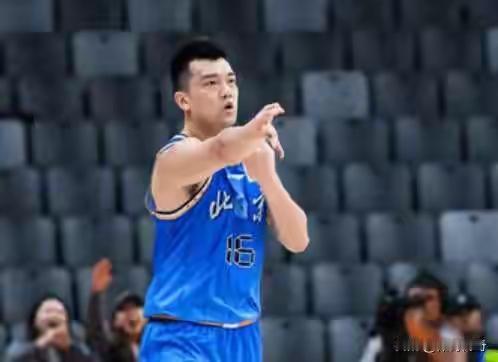 才仁啊，一上场就3个三分，不枉我赛前对你之力挺的[赞][赞][赞]，才仁首发了，