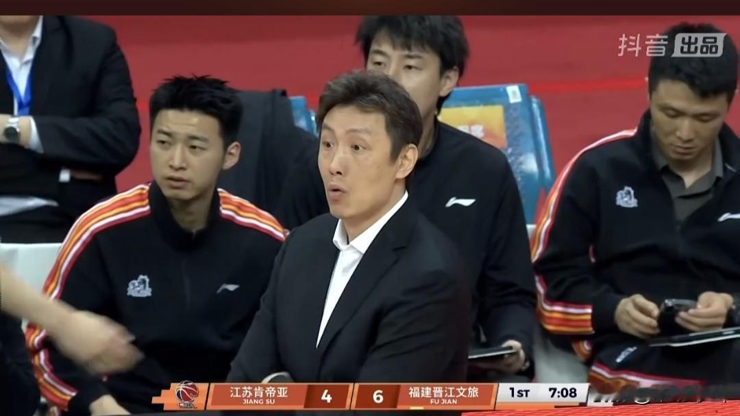 CBA第39轮半场福建领先江苏14分。
    4月16日晚，CBA常规赛第39