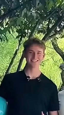 网传王水牛艾滋这货居然还是一个网红，咱就说，那些关注他的粉丝怕是脑壳都有包吧，尤