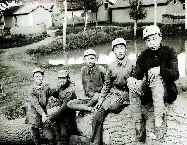 “你们快撤，保护好首长，我顶着！1943年，新四军一位战士在被包围时先让首长先走