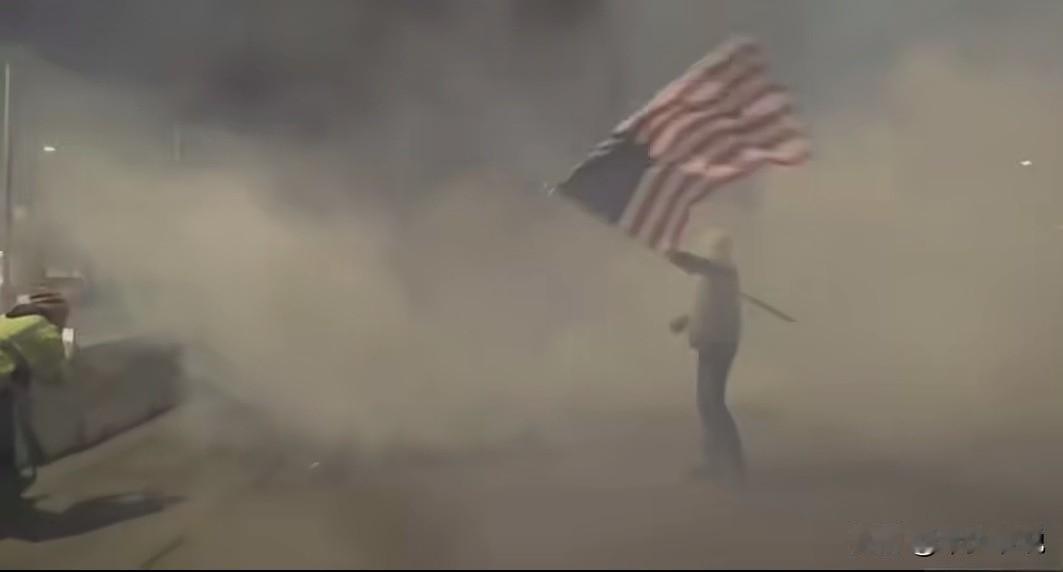 针锋相对，明尼苏达州要“打响第一枪”
现在明尼苏达州和特朗普可谓是针锋相对，明尼