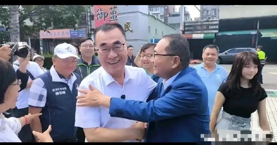 侯友宜满意度破7成却带不动李四川，川伯登记被追问竞总主委当场答非所问！
    