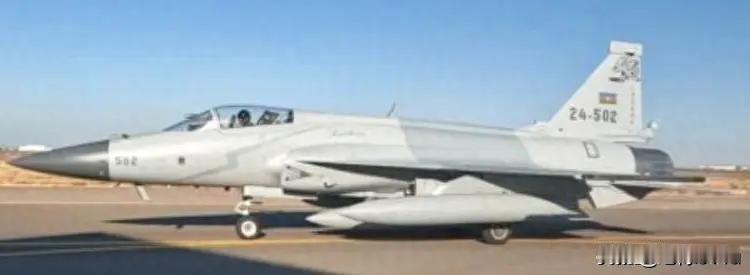 2026年7月，阿塞拜疆空军正式列装JF-17枭龙Block3战斗机，并发布了训