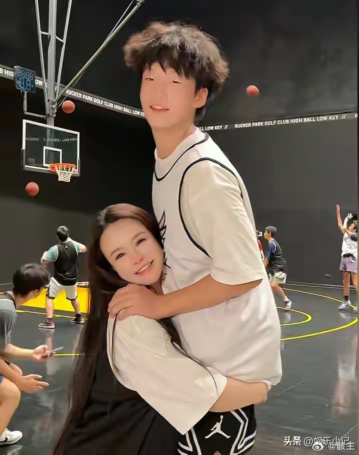 同是一个爹生的，老大香港读名校，老二美国有绿卡，老三却在农村 