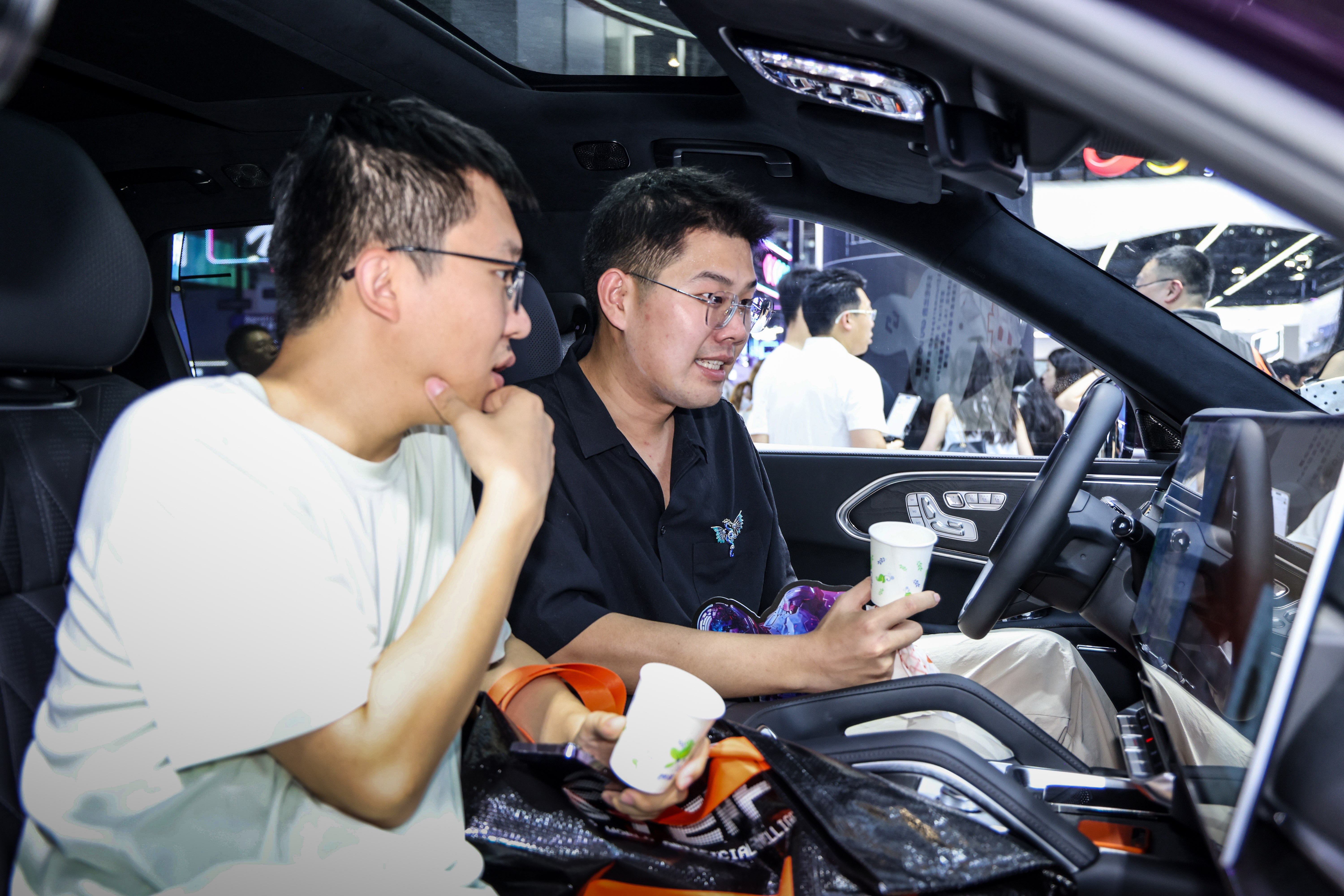 车载AI还在卷语音识别？吉利超级Eva已经进入“整车执行”阶段了。此次WAIC上