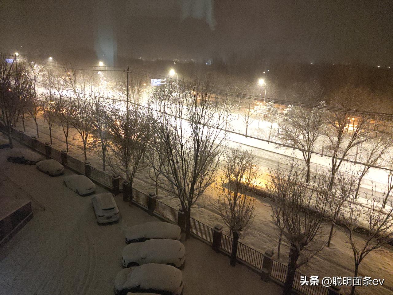 上传一张你手机里天空的照片吧下雪的郊外！