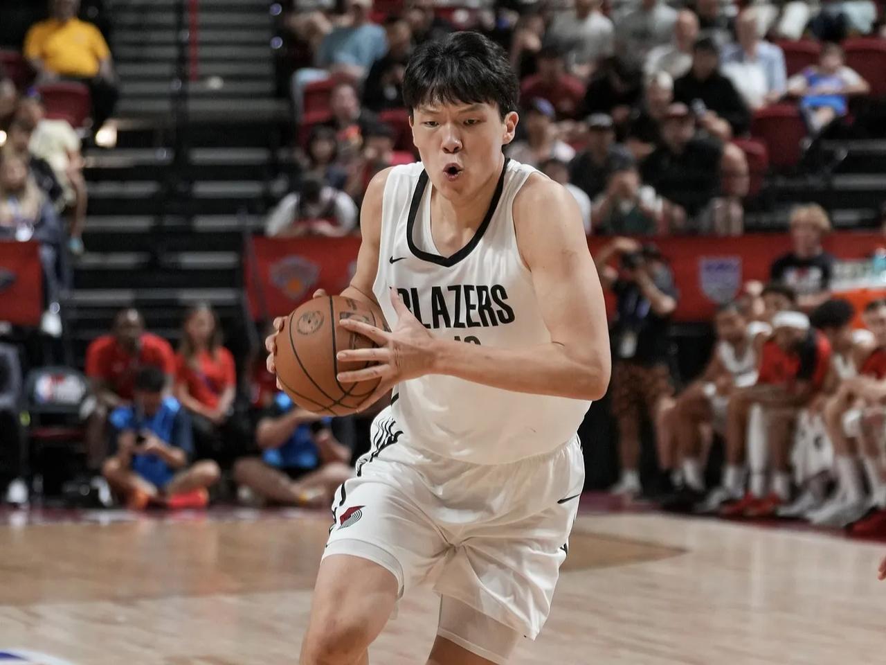失误不断！杨瀚森终于体会到了NBA小个阵容的恐怖！

杨瀚森在面对火箭的夏季联赛