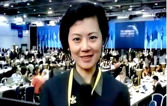 “我愿意放弃中国国籍，自愿加入英国！”这句话，是前央视
姜丰在事业最红火时直接交