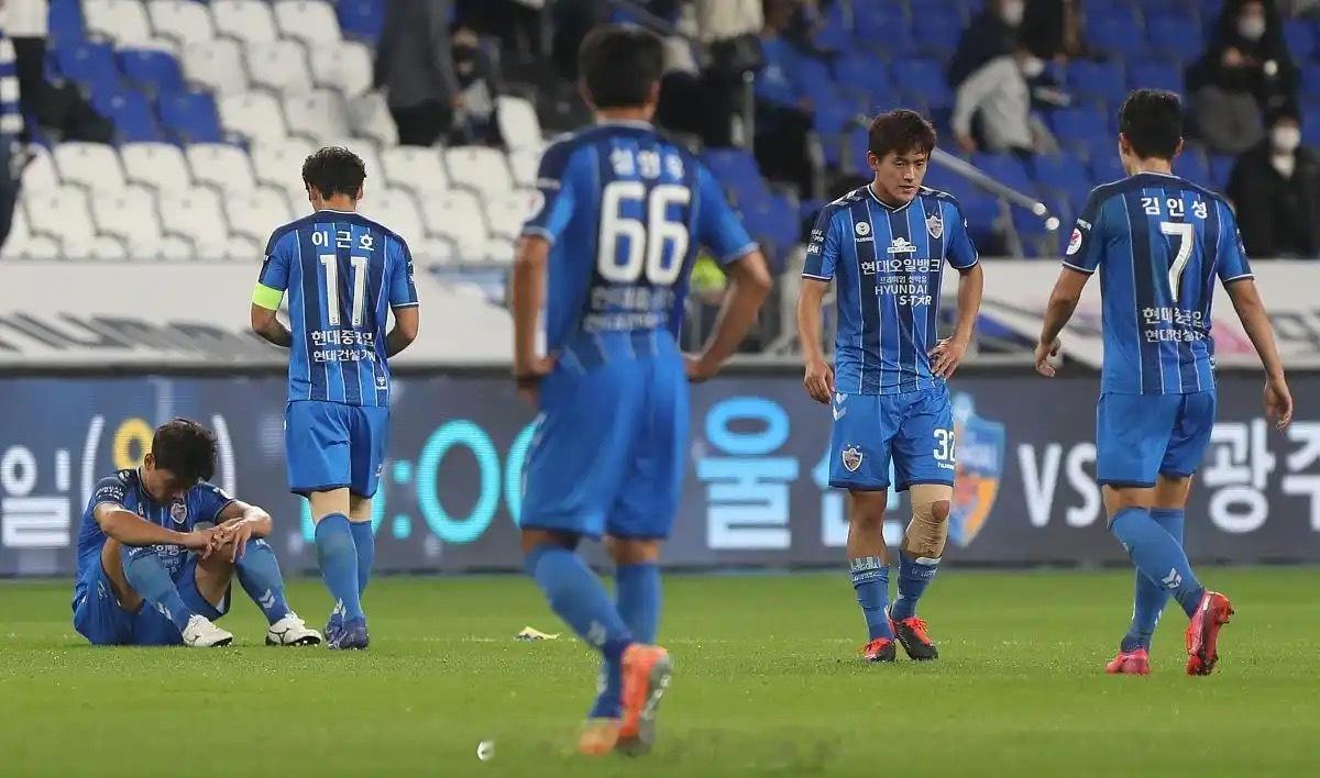 周三001 韩职：蔚山现代 VS 首尔FC方向：平/负比分：1-1 1-2球数：