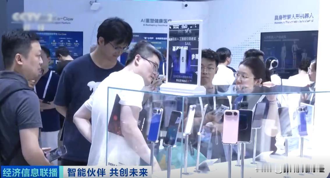 全球首款AI智能体手机来了！横向跑道镜头+独立橙色AI按键：努比亚NaviX U