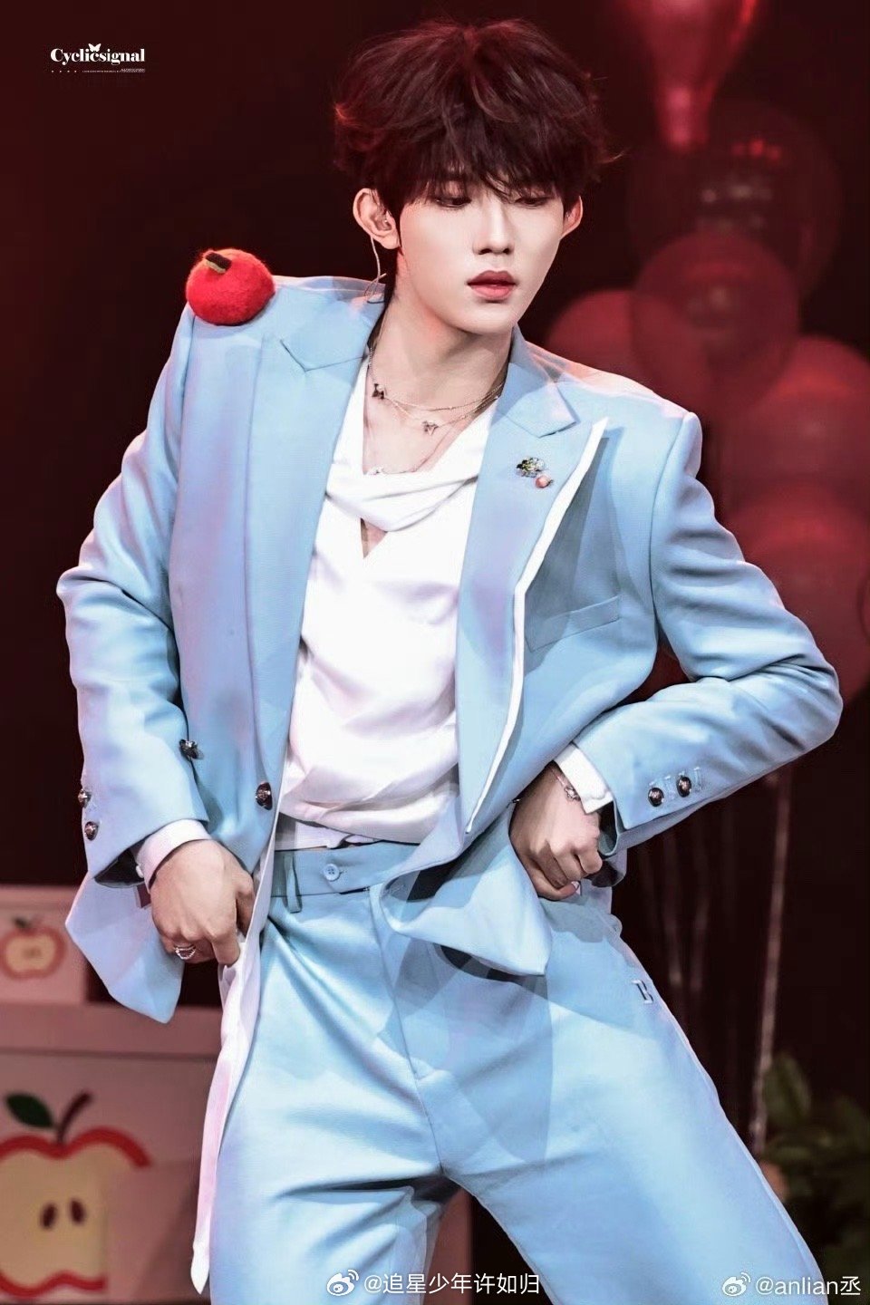 苏新皓的19岁成长分享会苏新皓再跳散落的华服 散落的华服再跳，确实梦回。但现在的