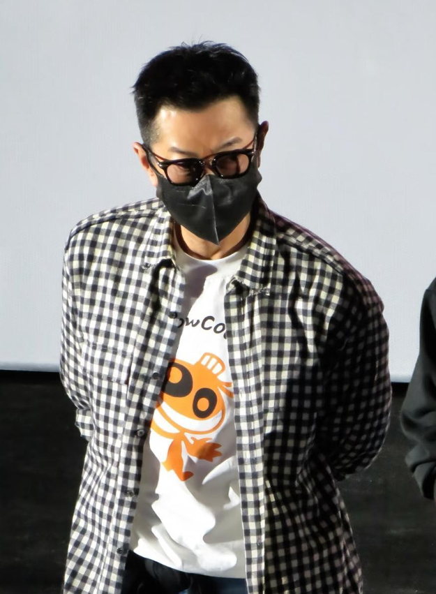 古天乐近日不断为主演电影《寻秦记》宣传，昨日（2日）在内地宣传时，有指他先是戴口