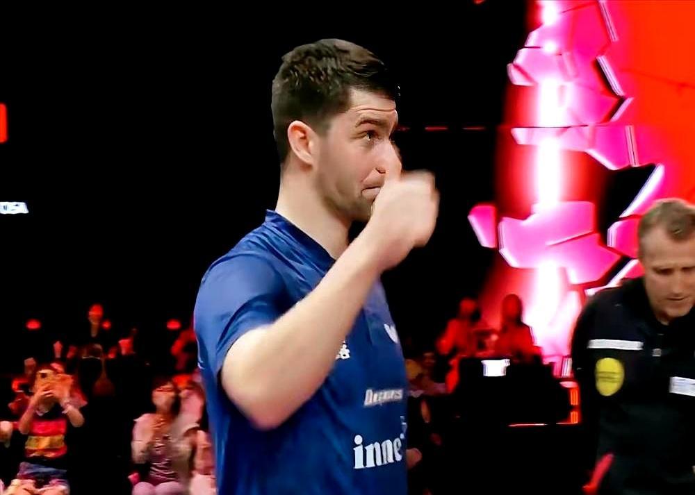 9连败后，34岁的他把张本智和钉在了球台边。
 
决胜局8平，弗朗西斯卡突然一记