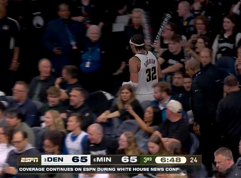 吓人！惨烈！戈登返回更衣室不敢冒险掘金vs森林狼