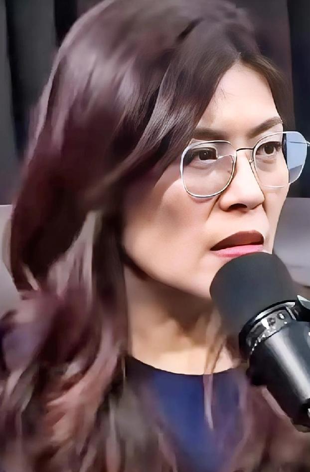 祖国统一这件事，真不能指望别人！郑丽文这人身为台湾政客，一会儿说一套一会儿做一套