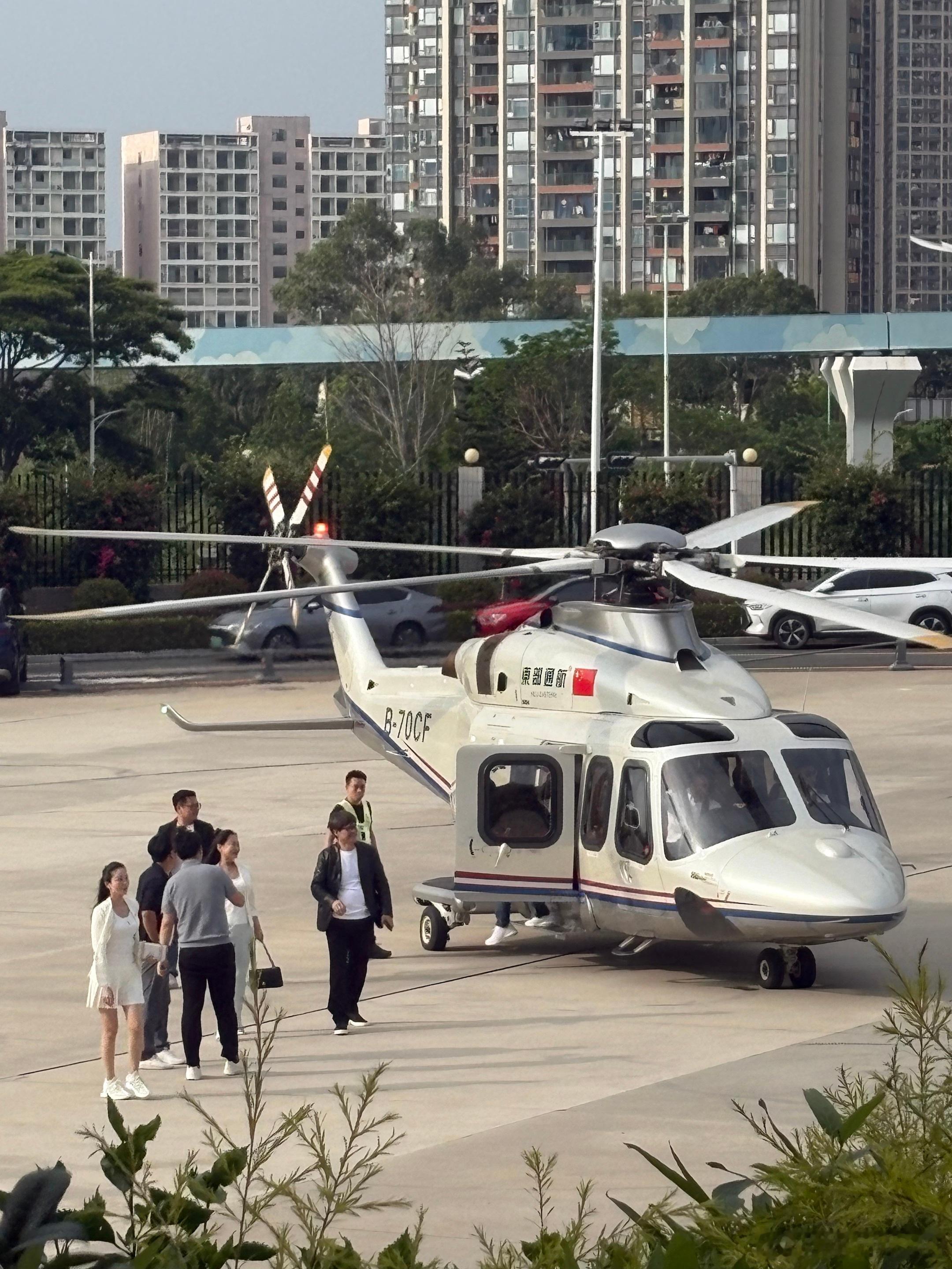 你们见过坐直升机来新车发布会现场的吗？第二代腾势D9的发布会，为了答谢D9的支持