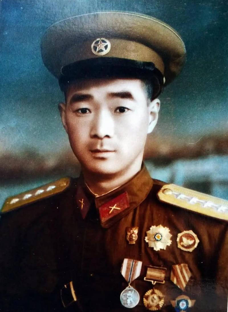 1951年1月25日深夜，朝鲜水原城风雪肆虐，志愿军50军副营长戴汝吉带着仅剩的