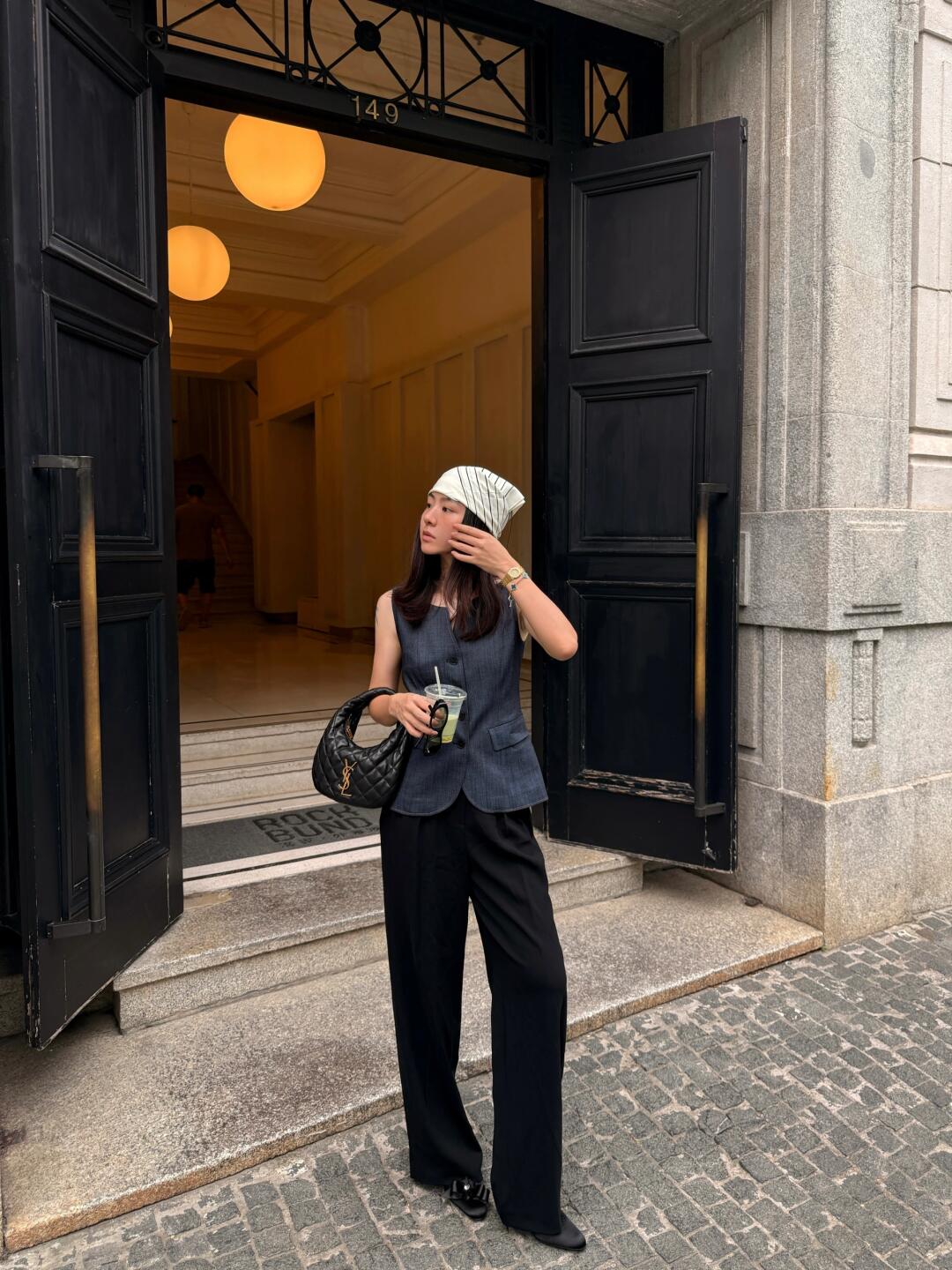 被偷拍了😅早知道就化妆了！