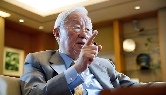 芯片圈又炸了！台积电张忠谋接受外媒采访，再次强调自己“从1962年就是美国人”，