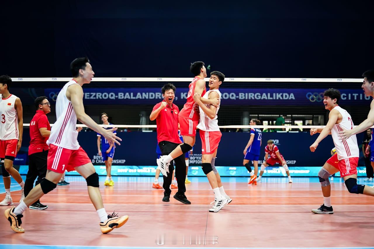 【2025U19男排世锦赛 小组赛：中国队3-2法国队】北京时间26日下午，乌兹