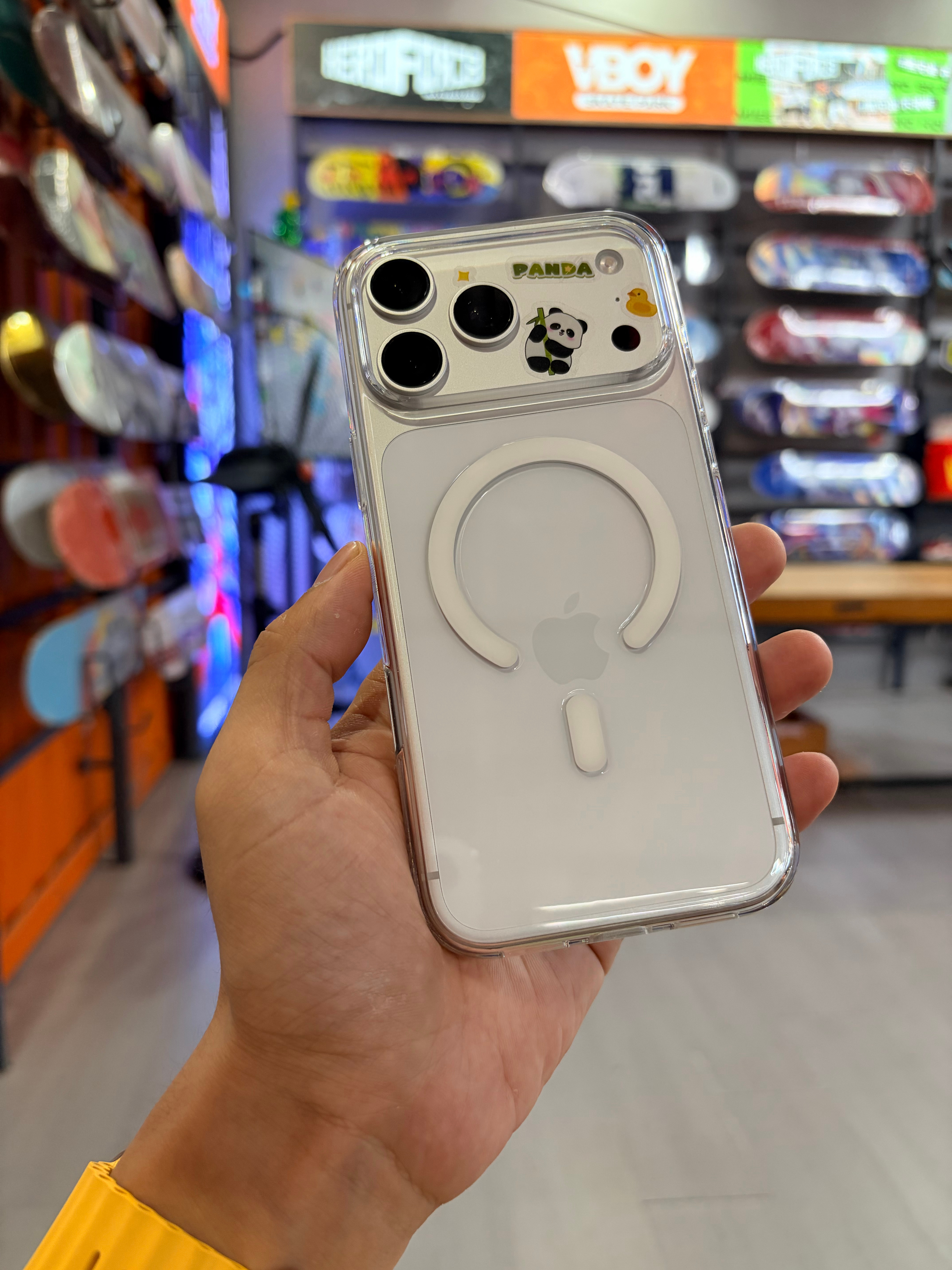 把儿子买卷笔刀送的贴纸抢了两张贴上去，还像那么回事儿～