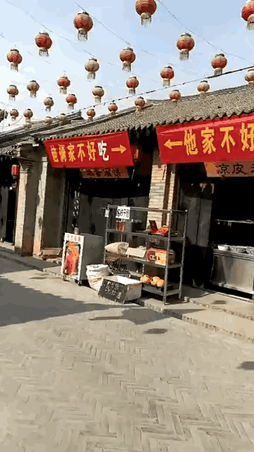 图一：人有多大胆，看看人家做的事情就知道了。
图二：最后那个人，会飞哪里去啊？