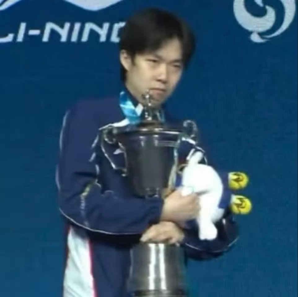 王楚钦手里的波仔国乒乒乓球王楚钦手里的波仔 热搜爆了！比赛越刺激，波仔被捏越扁，