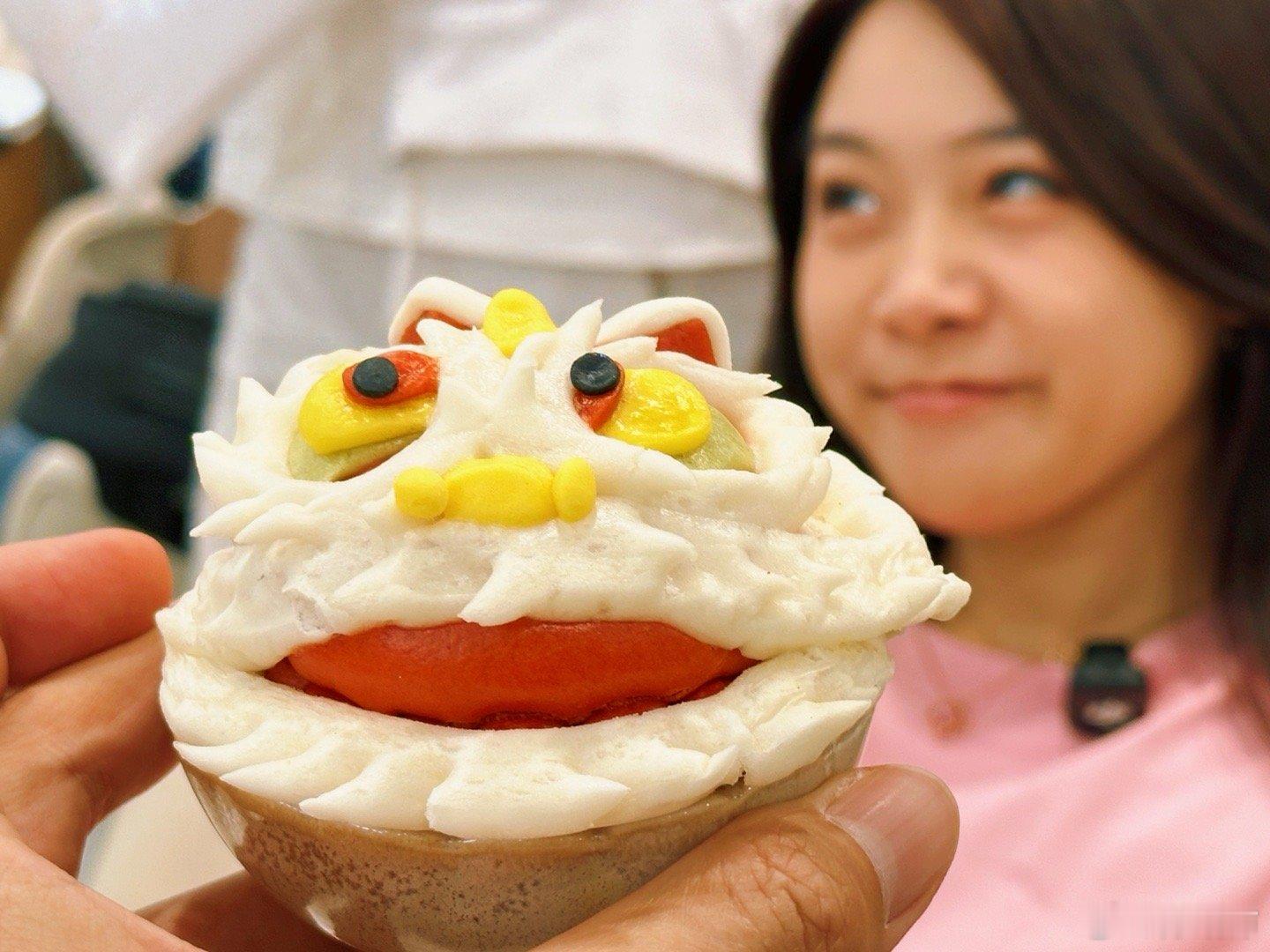 还没到三点三，大乔又饿了，我只好勉为其难带她来吃个下午茶不得不说，极氪真懂广州人