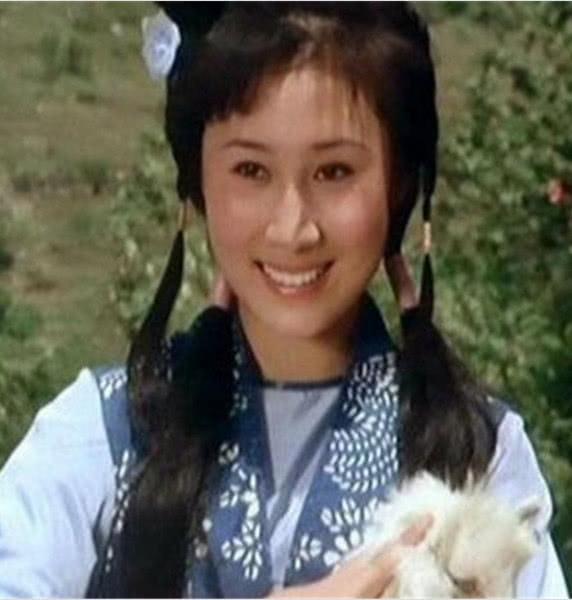 很多人都好奇当年是谁牵线把丁岚送进《少林寺》剧组的，其实根本没有什么所谓的“贵人
