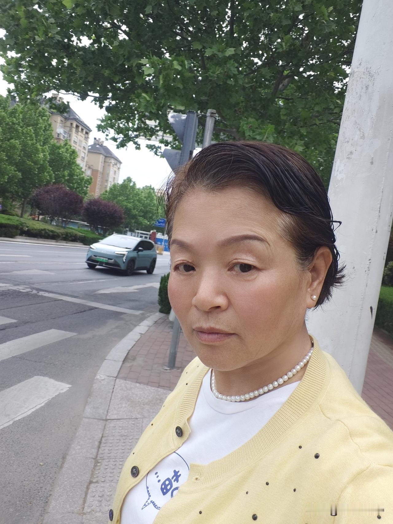 老两口子养了一宿蚊子，养了一屋蚊子，养的膘肥体壮，婀娜多姿的。

中间还不断的起