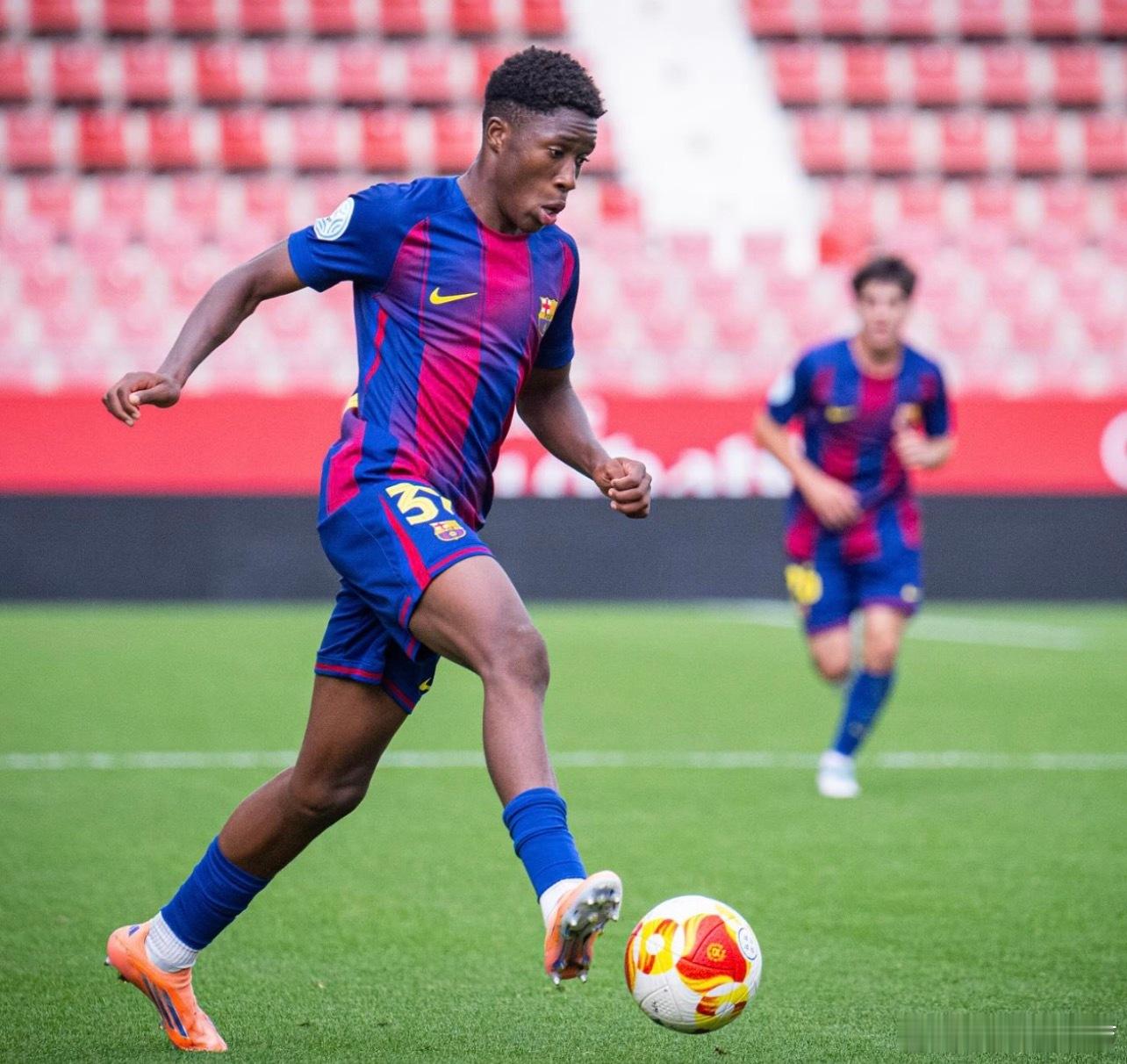 巴塞罗那队官方宣布，巴萨竞技队（俗称巴萨B队）的右边锋萨马·诺莫科（Sama N