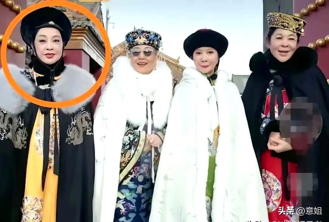 有没有发现娱乐圈的冻龄女神们总像活在平行世界？
明明都是六七十岁的年纪，刘晓庆穿
