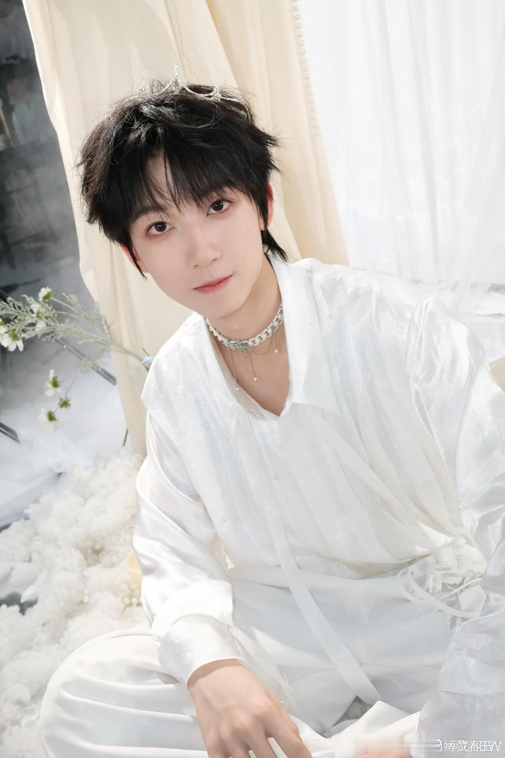 杨博文晕船吐了 昨天跳伞今天就去坐船，这工作强度是不是有点太大了，杨博文直接在拍