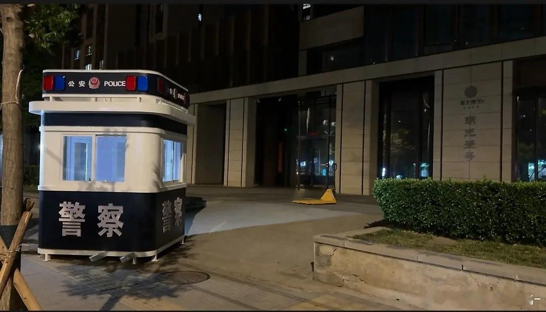 湖光壹号门口新增新岗亭 