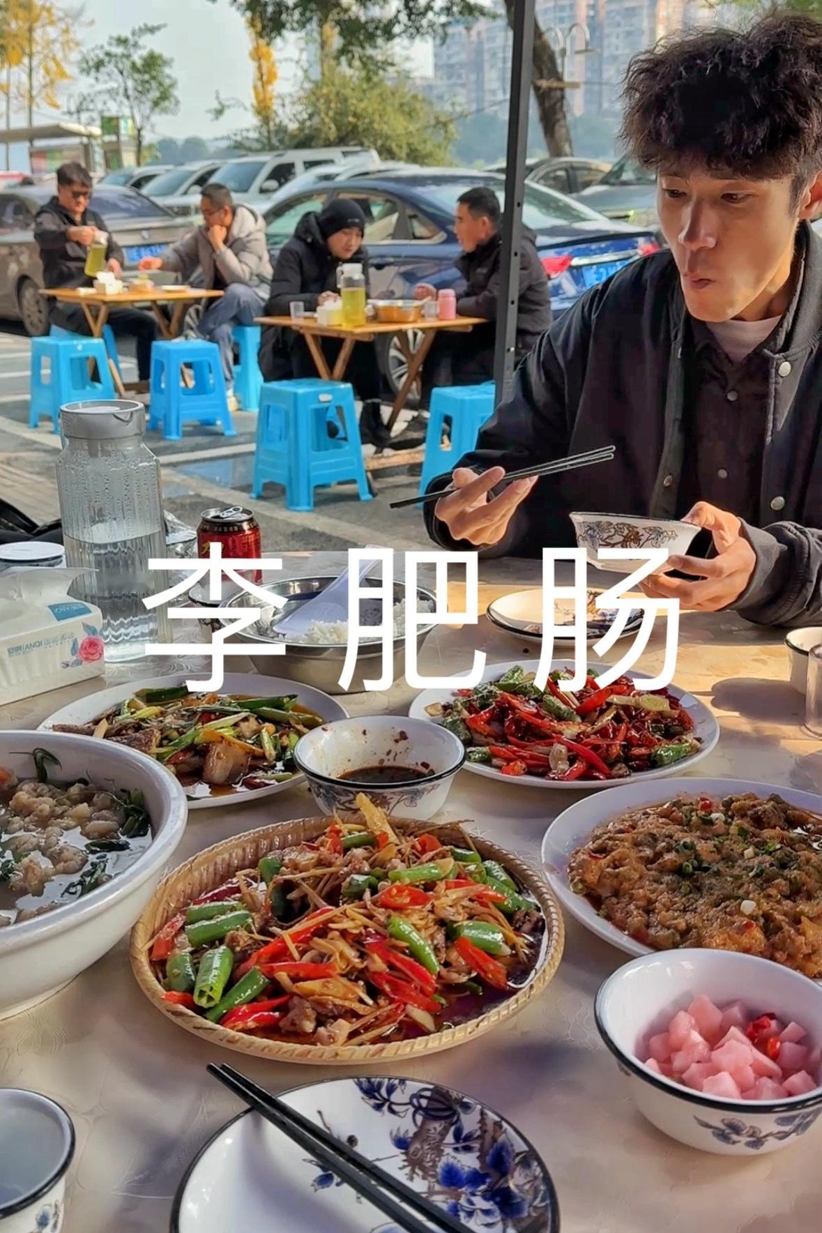 泸州有没有好吃的？之前我们丽江客栈的客人他们最近跑来泸州要看那个梓瑜，问我泸州有