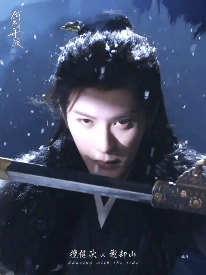 檀健次《何不同舟渡》概念短片故事感拉满了 挽剑花的动作好丝滑