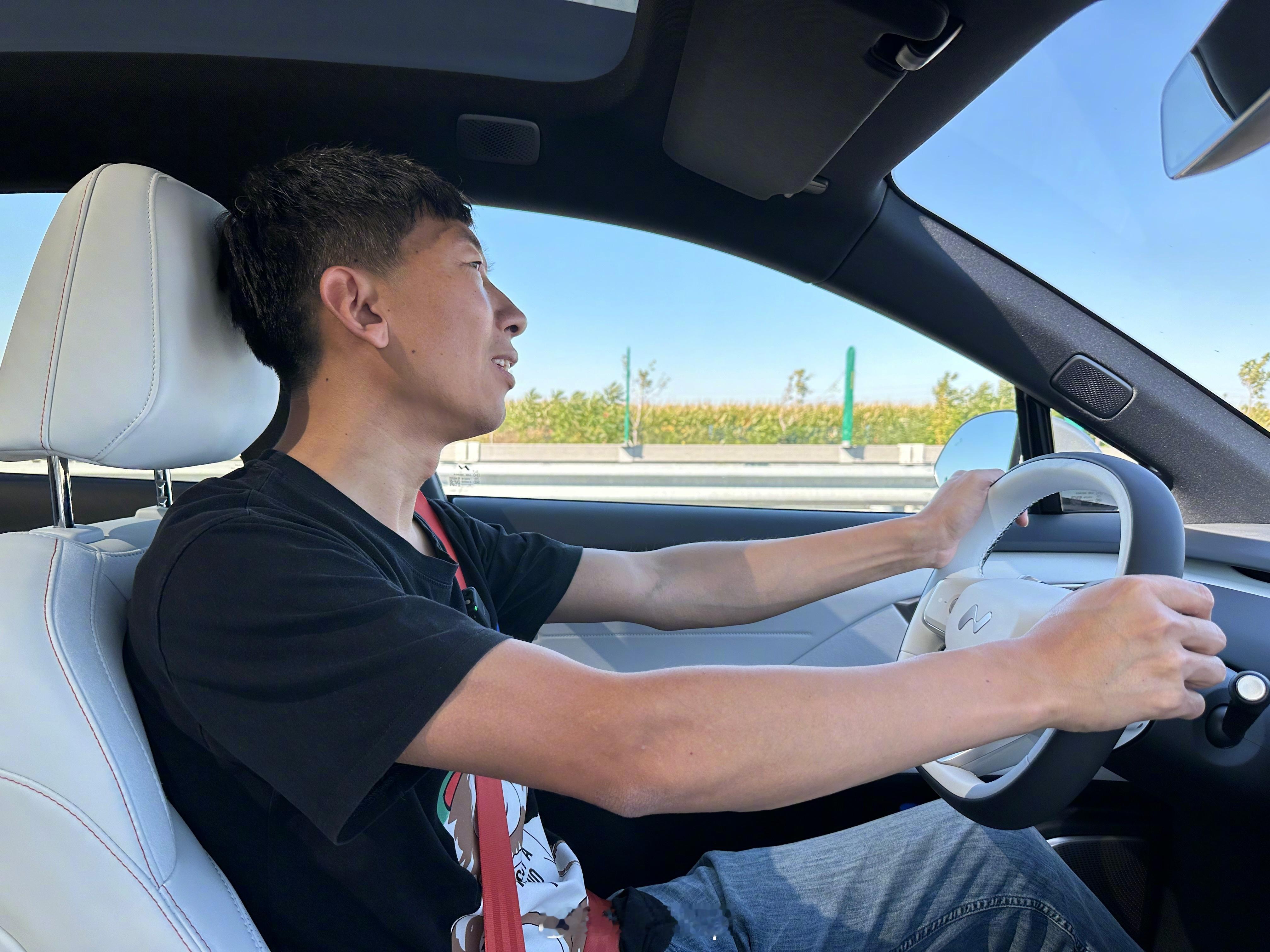 伊春之行在路上，第一个补能点哈尔滨爱建社区换电站，我即将第一次体验乐道L60换电