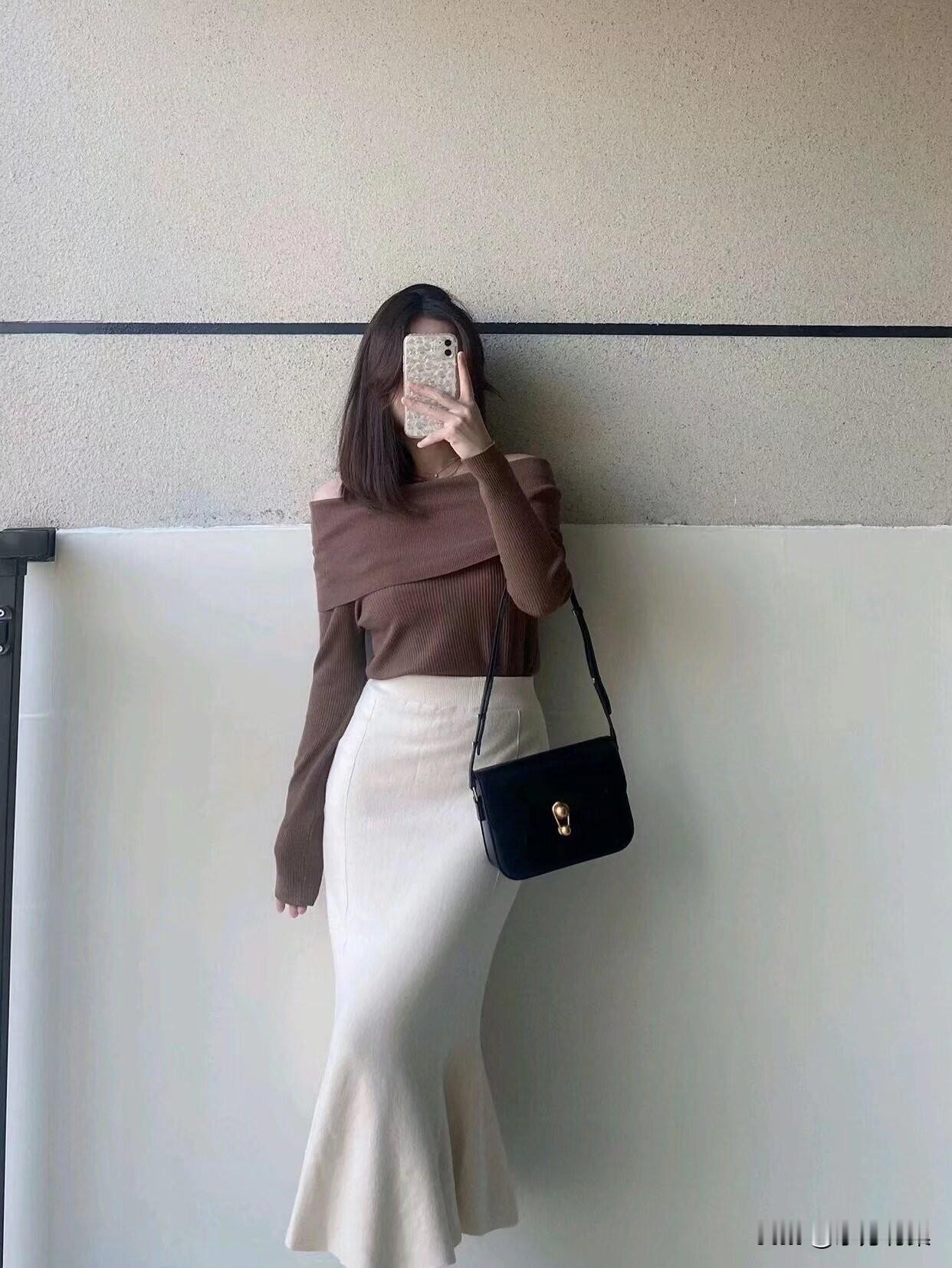 生活中有两大误区：
一是生活给人看，
二是看别人生活。