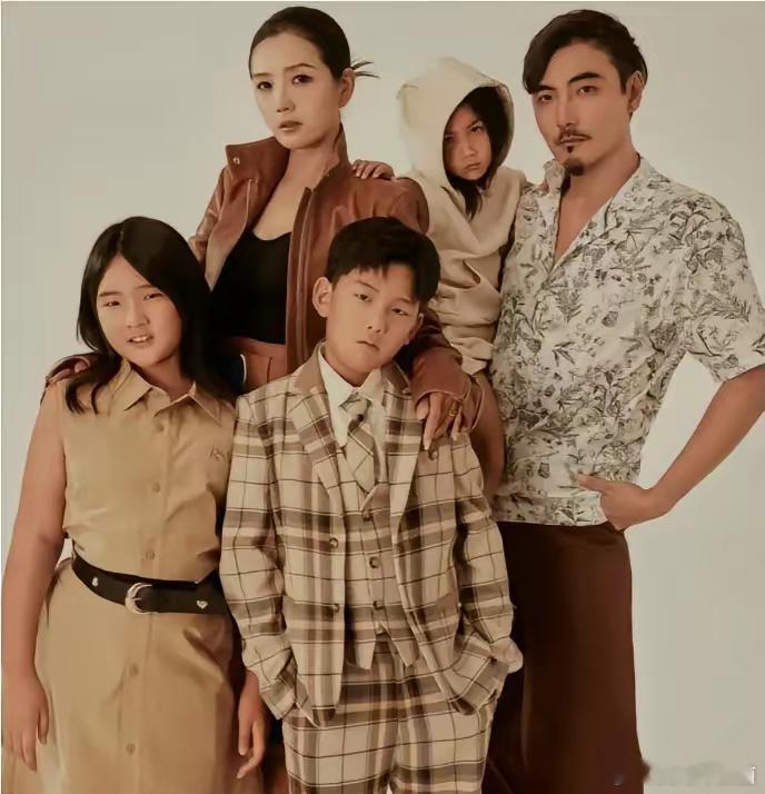 何洁真是个勇敢的妈妈，即使被浪姐拒绝了几次，依然锲而不舍，人就应该有这种毅力 ​