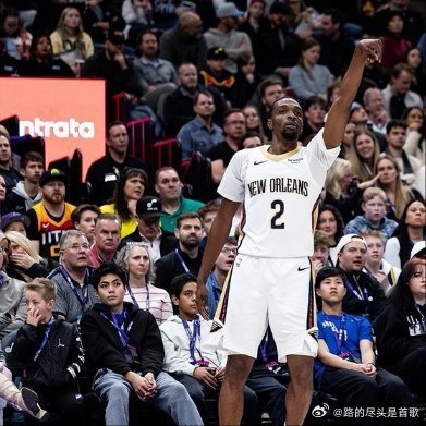 《胖虎伤退夜，鹈鹕拒爵士27分逆转获4连胜，贝近两战狂轰66分救主》一个球员拼了