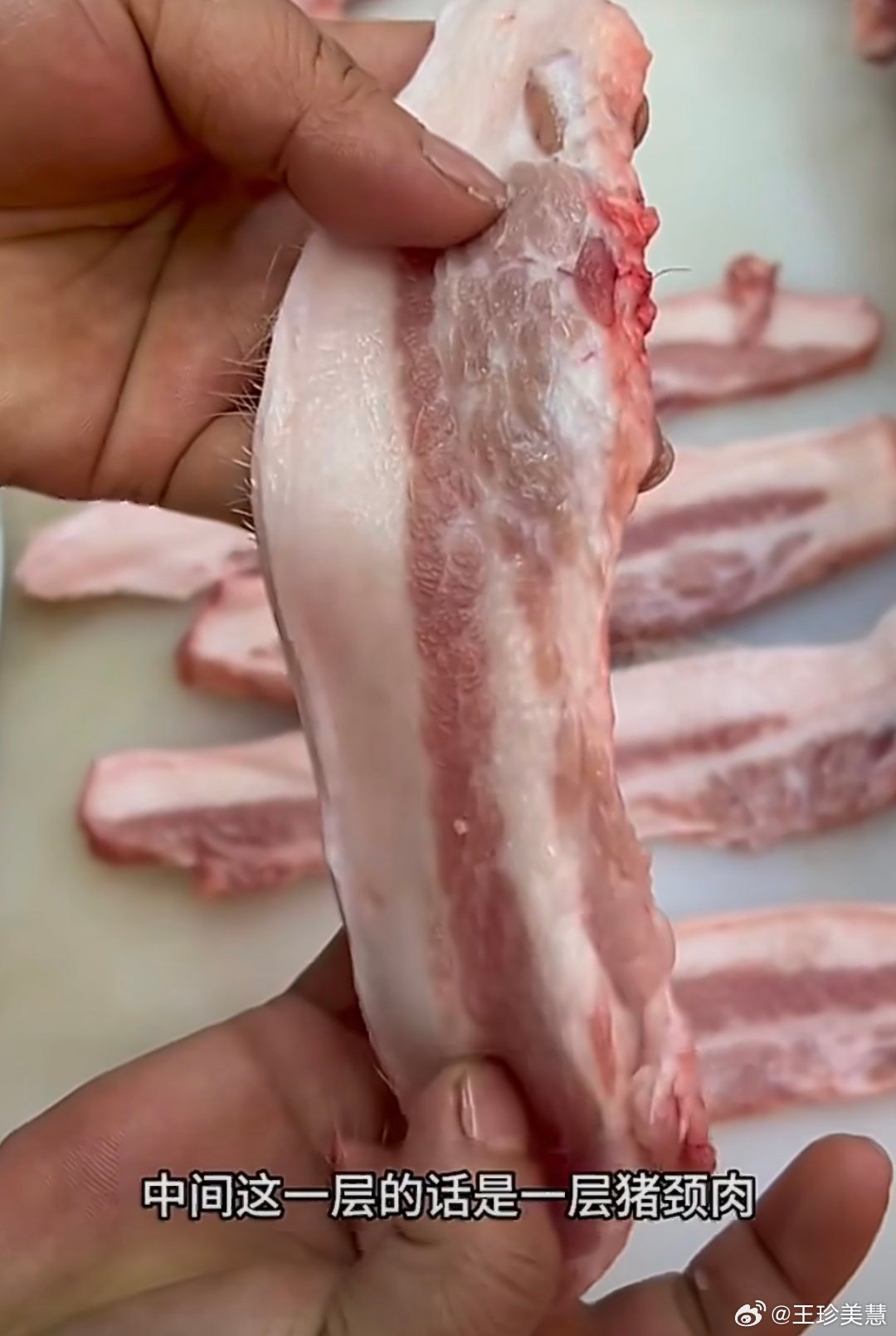 原来淋巴肉这么好区分淋巴肉生的和煮熟之后的样子你们都要牢记以后出去吃饭一定要先看