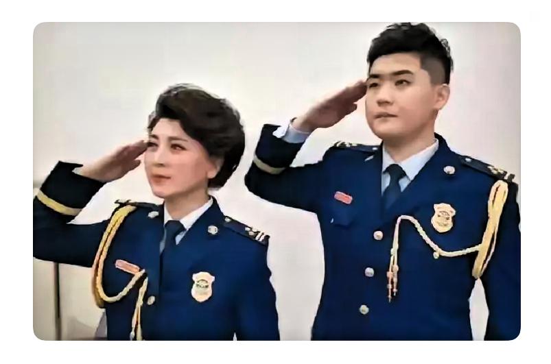 闫学晶的儿子考上中戏也是走了歪门邪道！
她在直播中说：新疆分数低，我儿子报了！