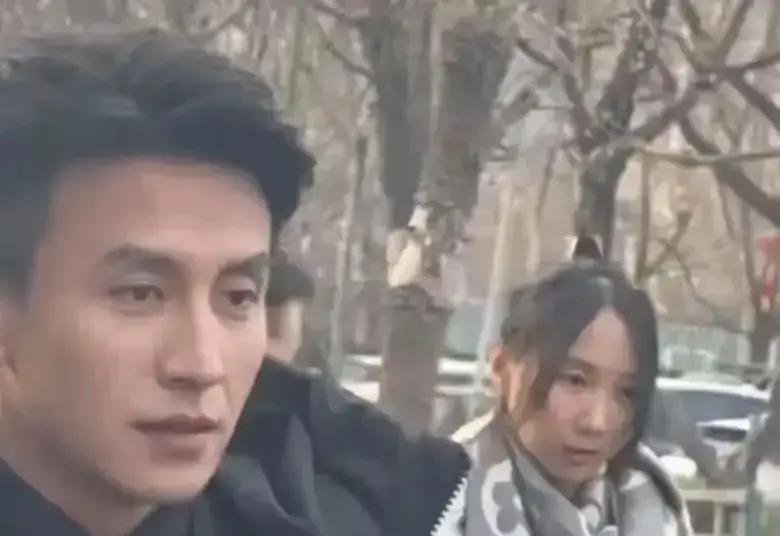 他把女助理填成“配偶”省税。
但税务局的电话，可能比粉丝先到。
税务部门新规明确