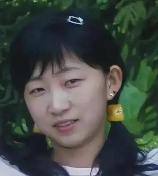 1968年，林碧春在18岁时远嫁47岁非洲总统，成为王妃，婚后备受宠爱。但生下两