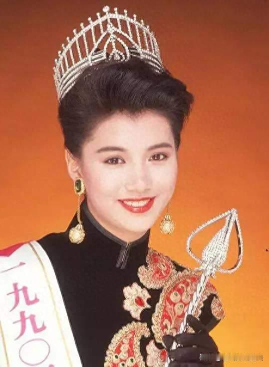 袁咏仪第一次见巩俐被美呆了，原来美人也会为美人惊艳