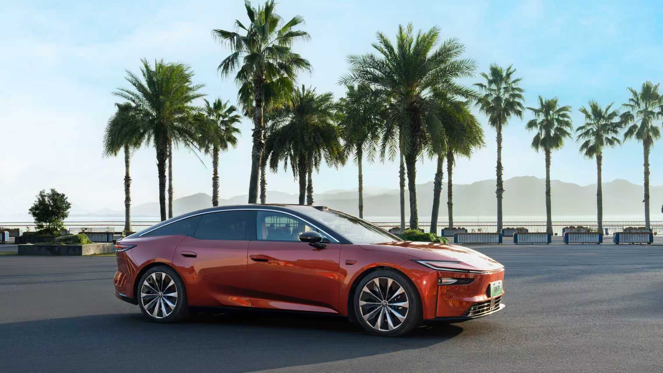 广汽丰田铂智7虽然要在3月29日上市，但是现在放出来的海报，信息量还挺大的。根据