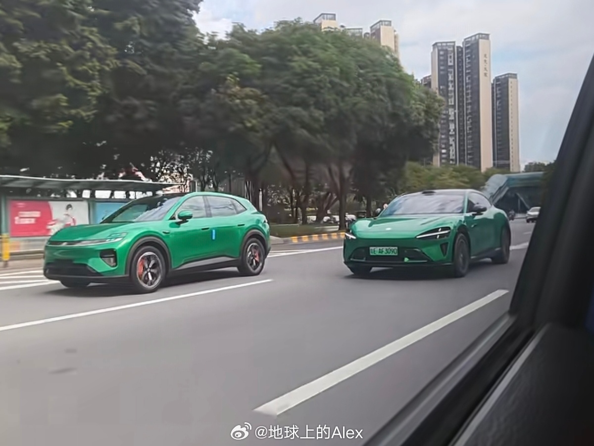 眼睛有点晕各位看得出来哪台是小米YU7吗 ​​​