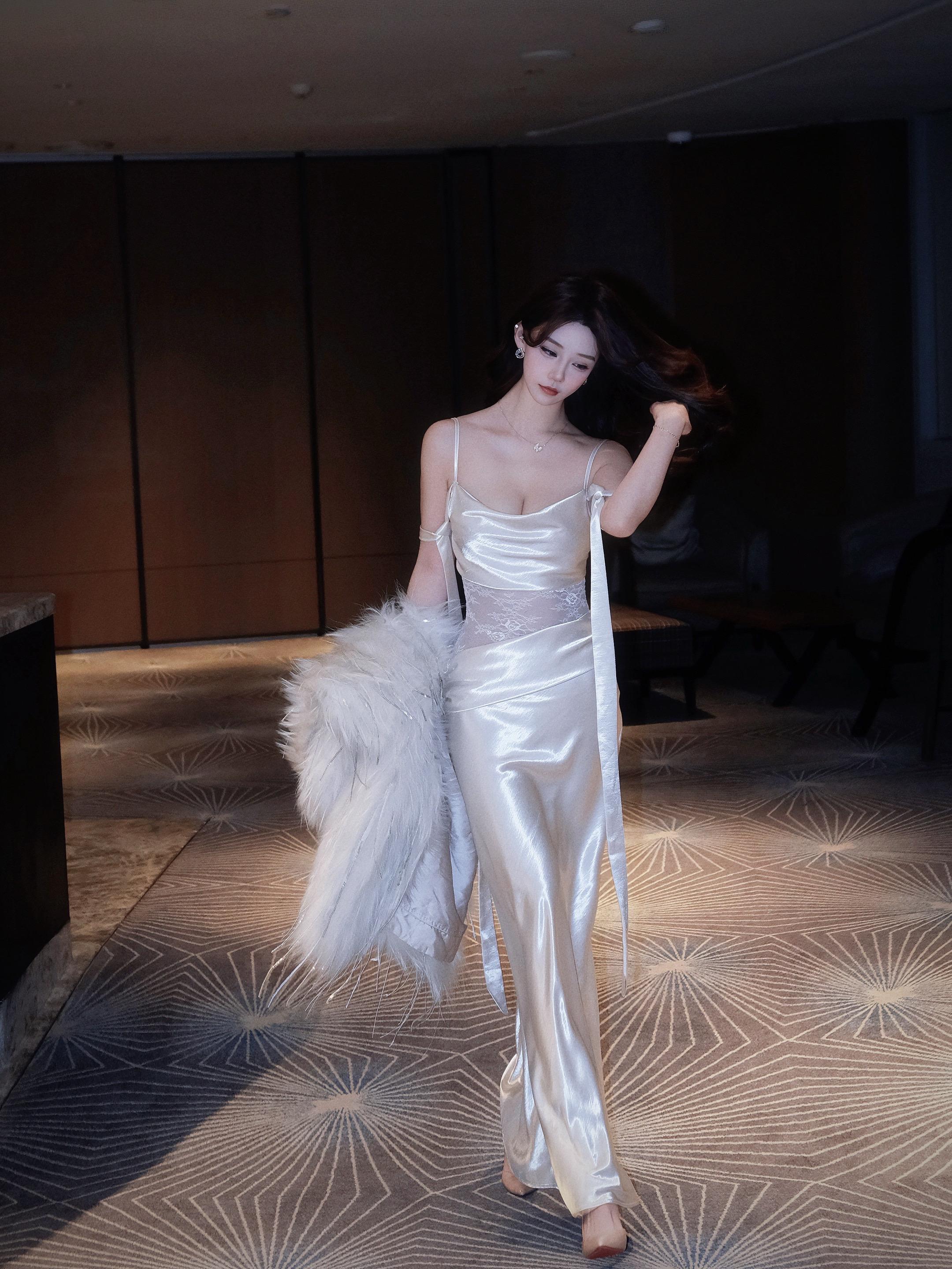 对我的年会穿搭做出评价：☆☆☆☆☆。